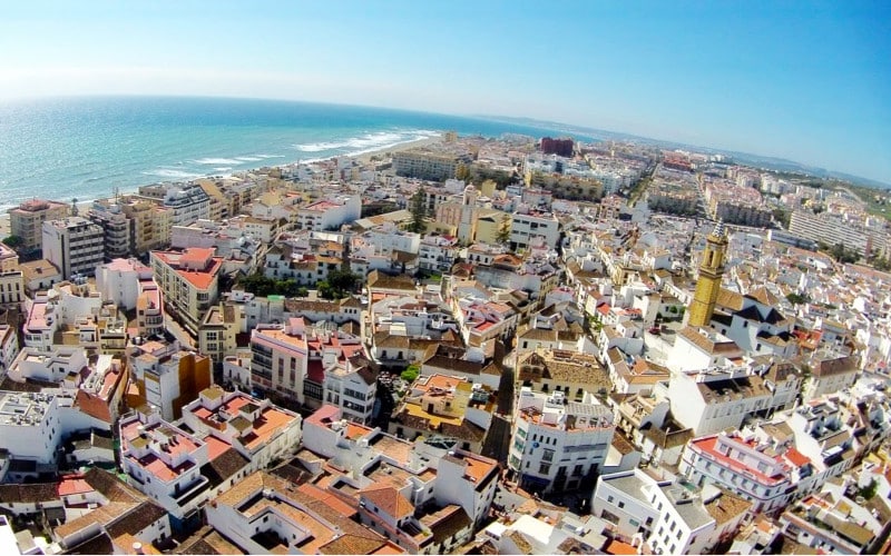Estepona by set oppe fra